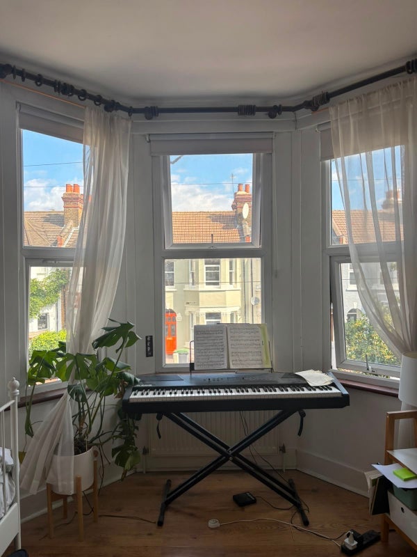 Room Roseberry Gardens in Greater London