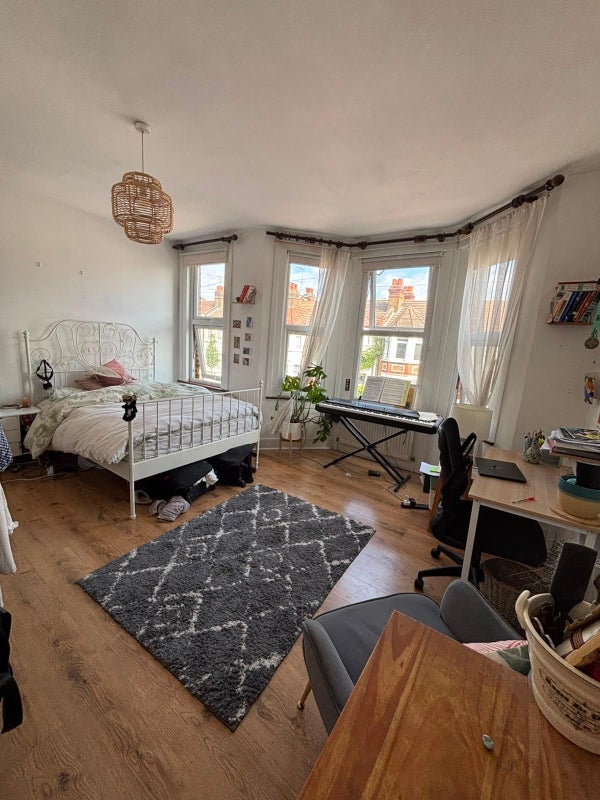 Room Roseberry Gardens in Greater London