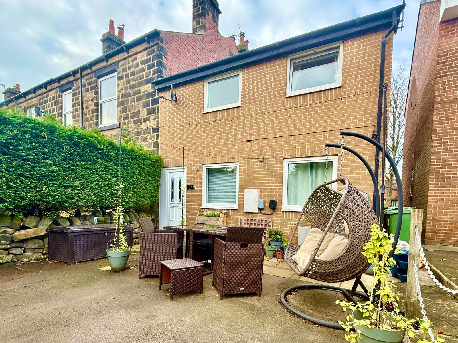 Flat Stanhope Drive in Leeds