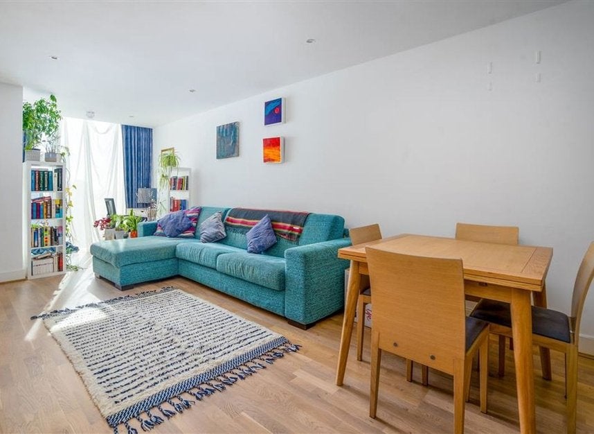 Flat Tabard Street in Greater London