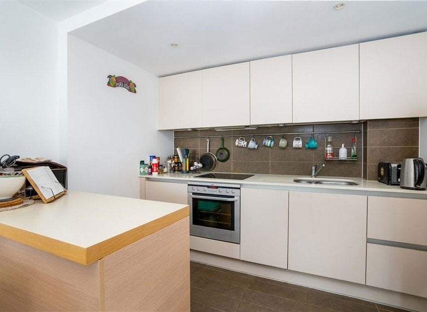 Flat Tabard Street in Greater London