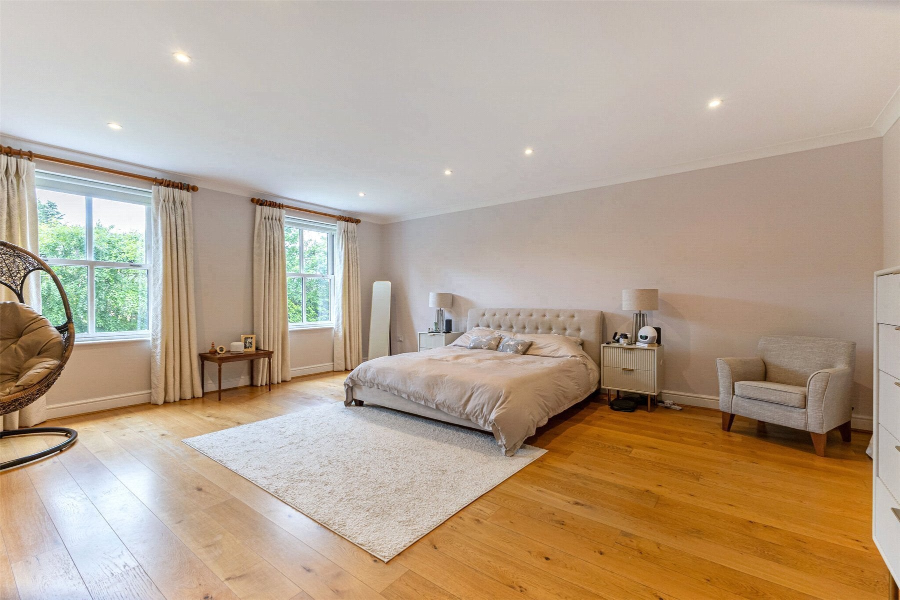 House Fairmile Avenue in Elmbridge