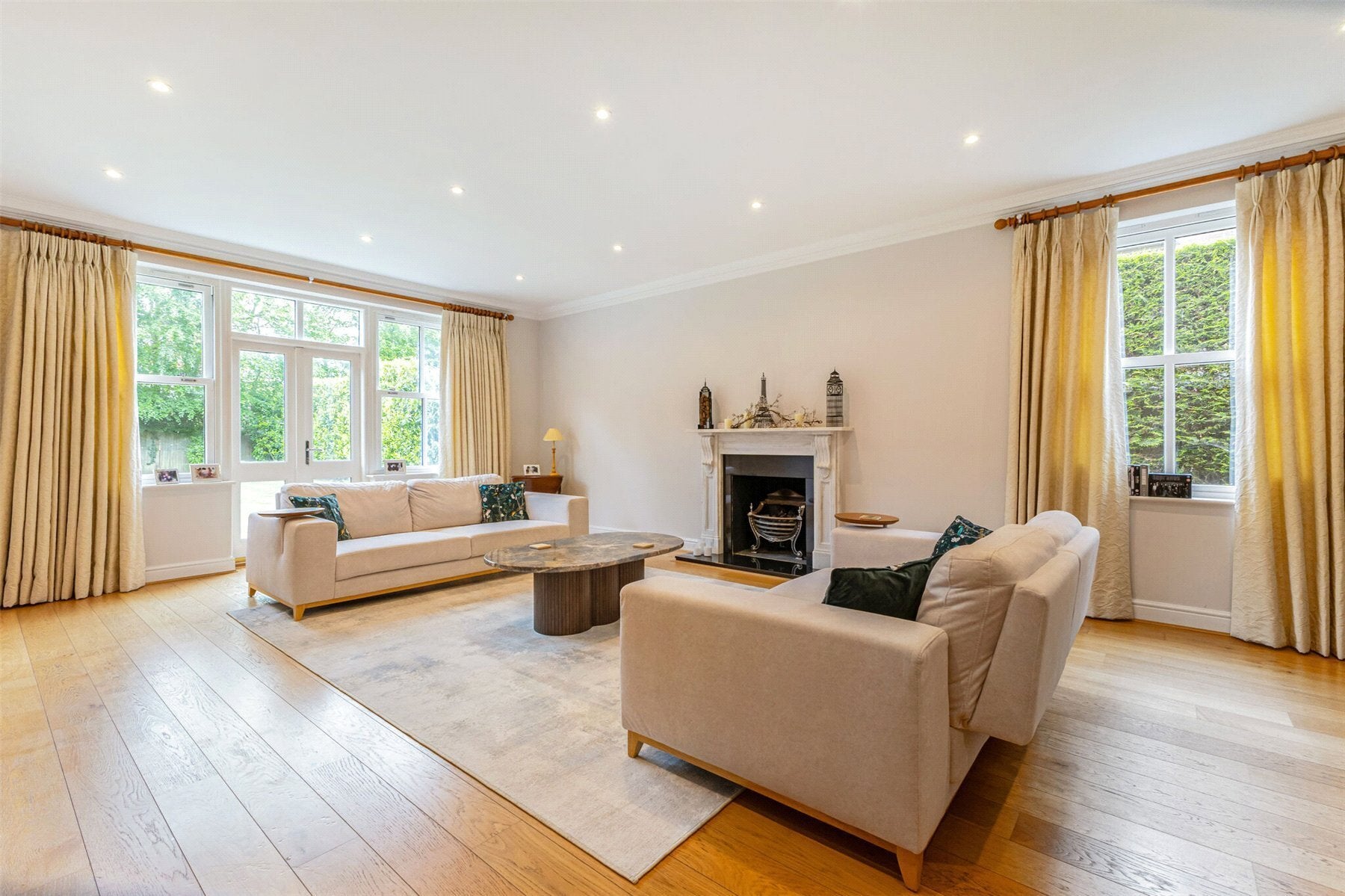 House Fairmile Avenue in Elmbridge