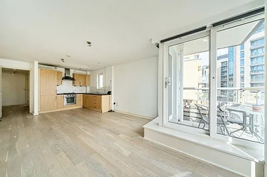 Flat Osiers Road in Greater London