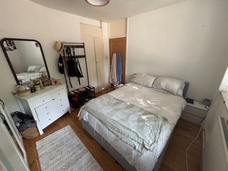 Flat Stockwell Gardens in Greater London