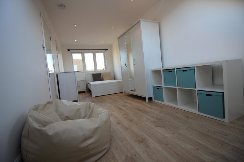 Room Midship Close in Greater London