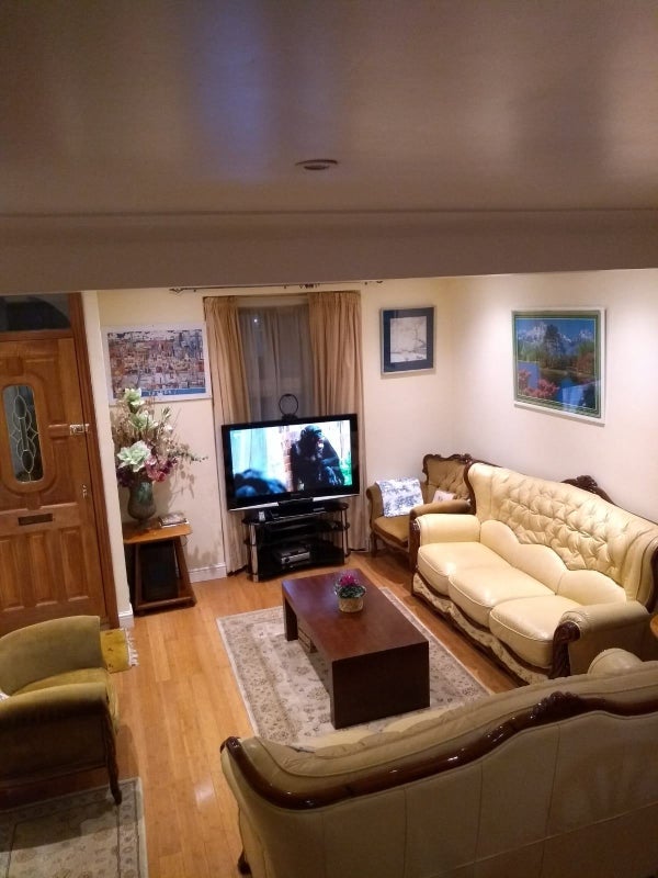 Room Esk Road in Greater London