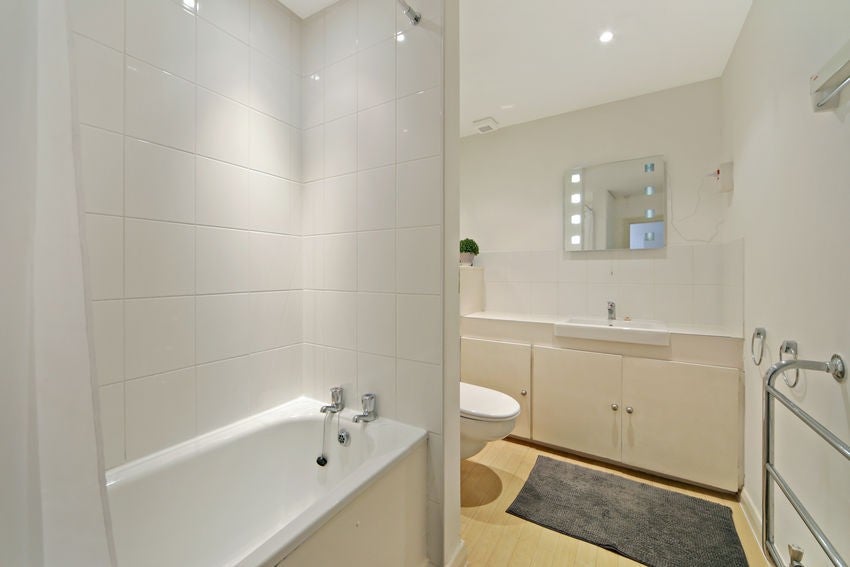 Flat Horbury Crescent in Greater London
