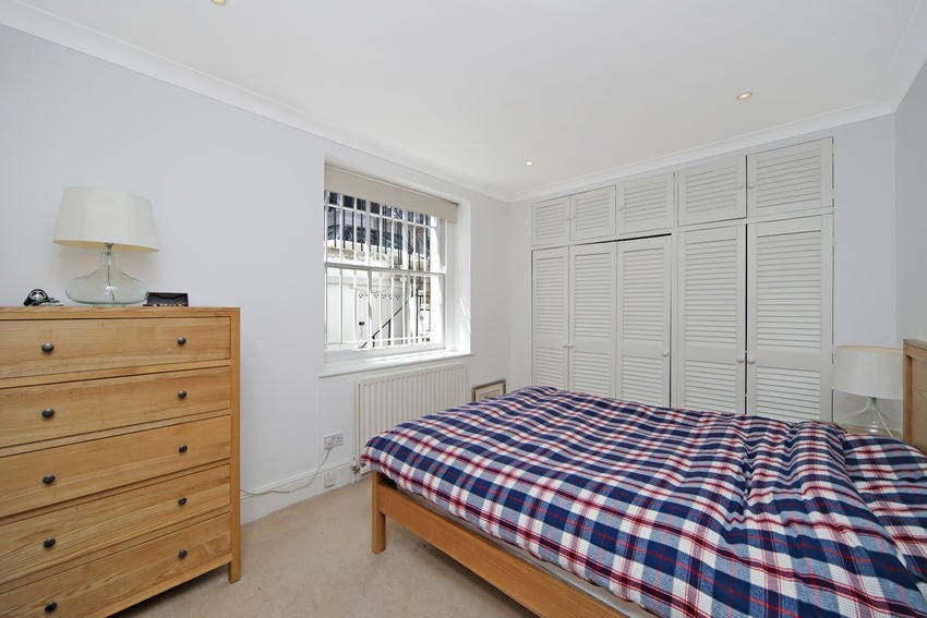 Flat Horbury Crescent in Greater London
