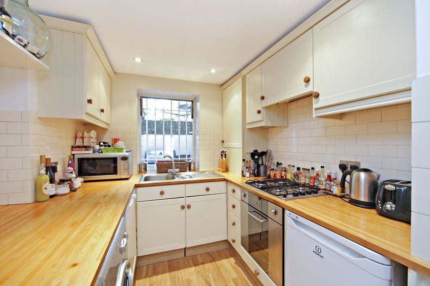 Flat Horbury Crescent in Greater London