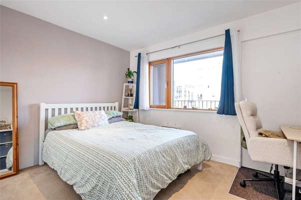 Flat Kingsland Road in Greater London