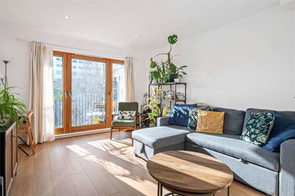 Flat Kingsland Road in Greater London