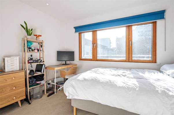 Flat Kingsland Road in Greater London