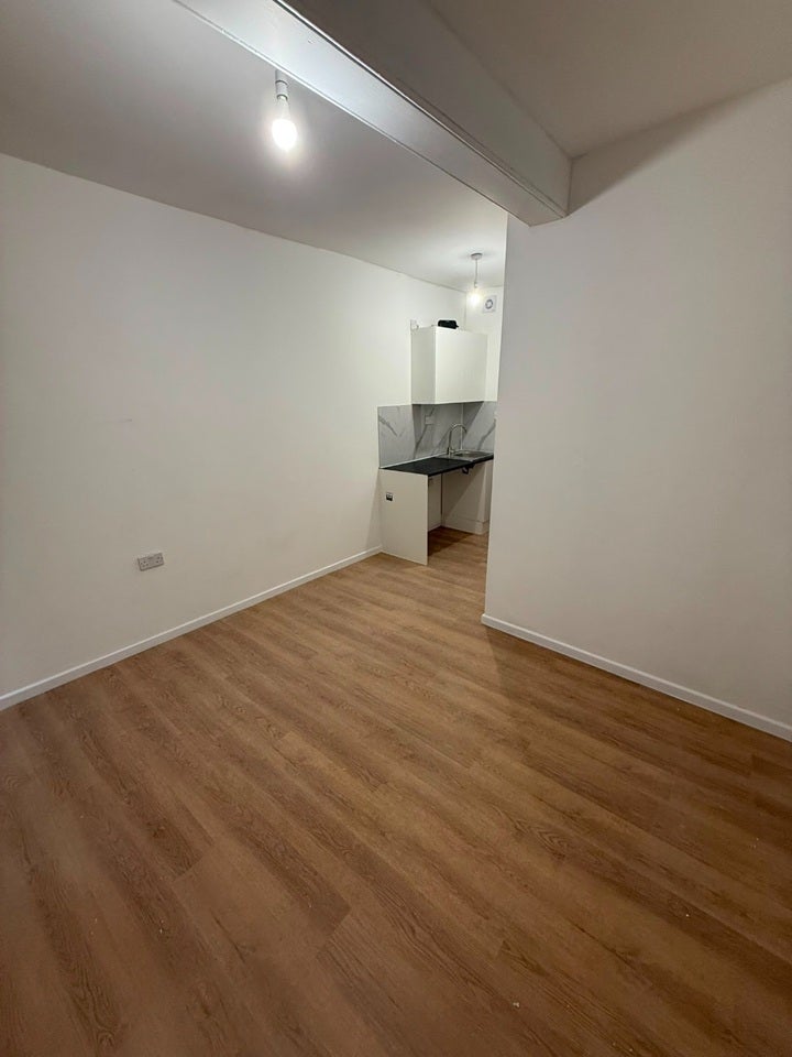 Flat London Road in Greater London