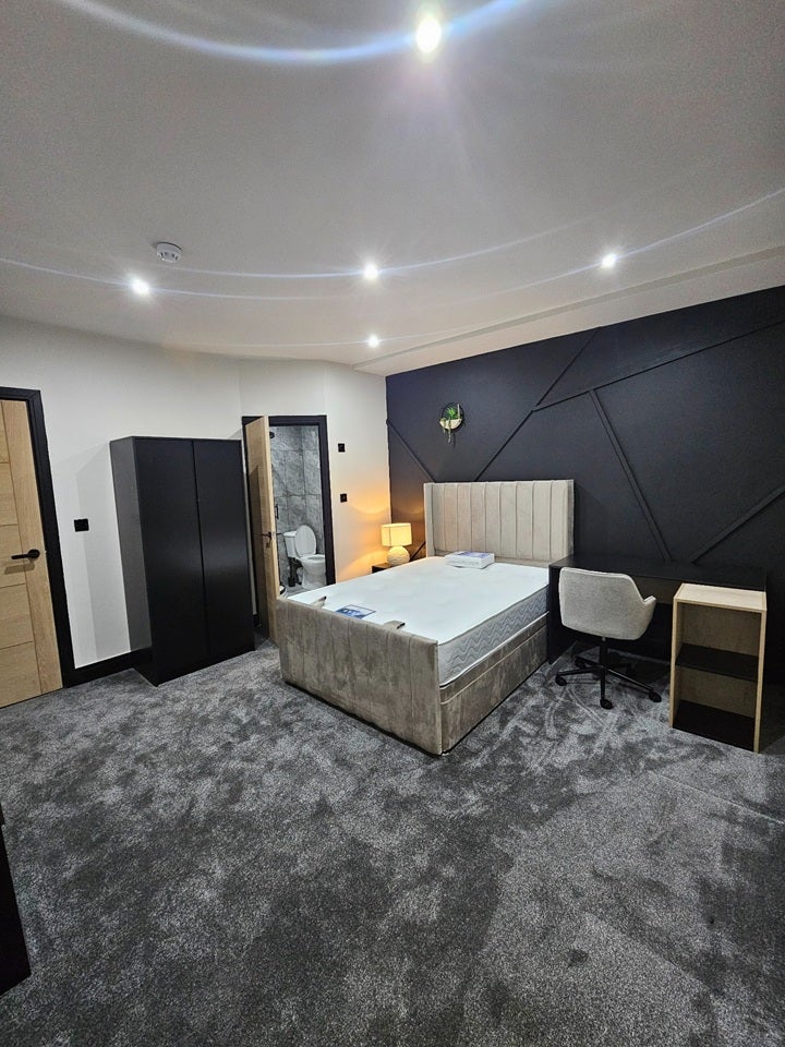 Room Upper George Street in Kirklees