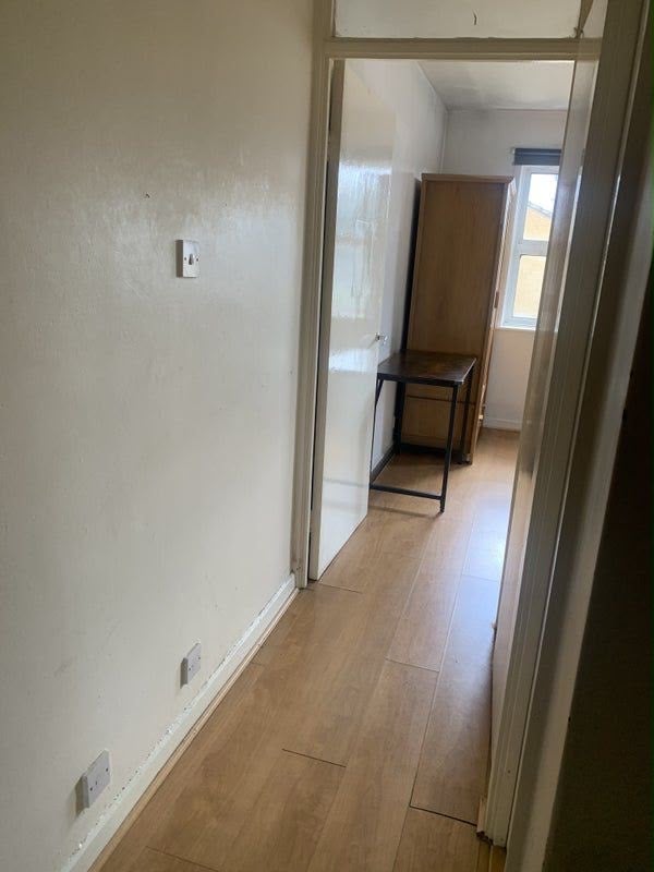 Room Orient Way in Greater London