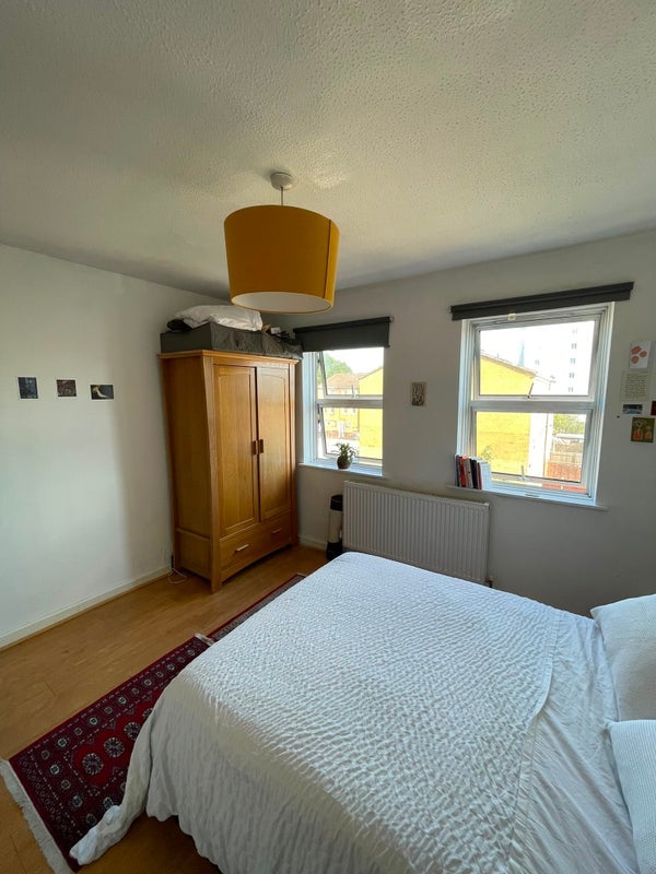Room Orient Way in Greater London
