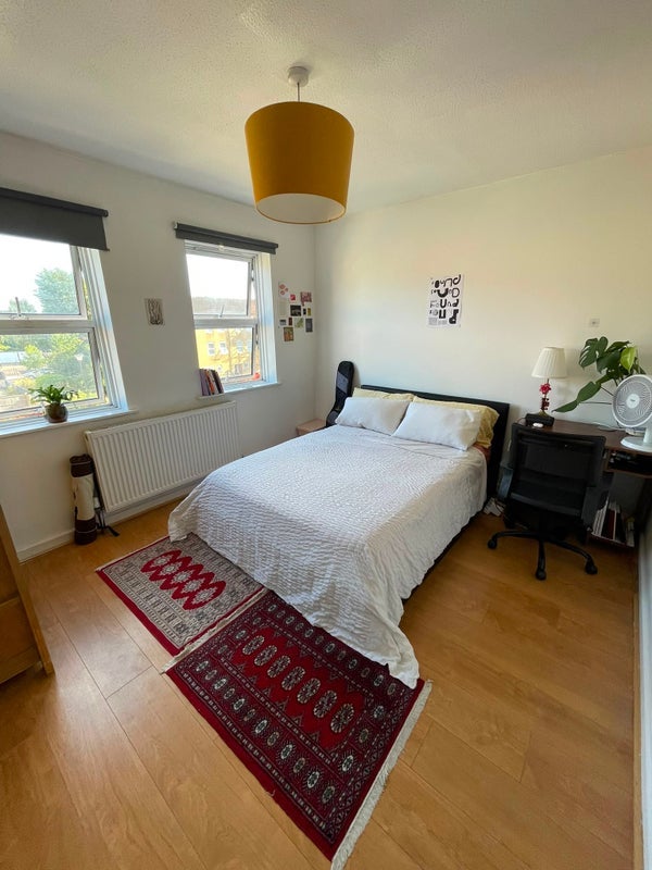 Room Orient Way in Greater London