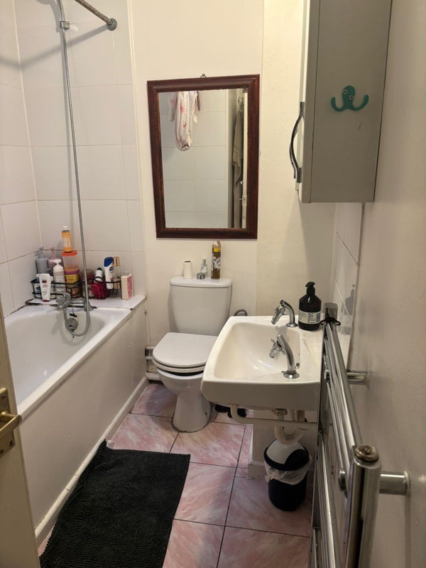 Room Orient Way in Greater London