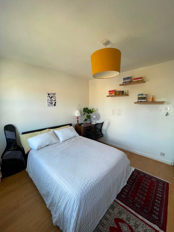 Room Orient Way in Greater London