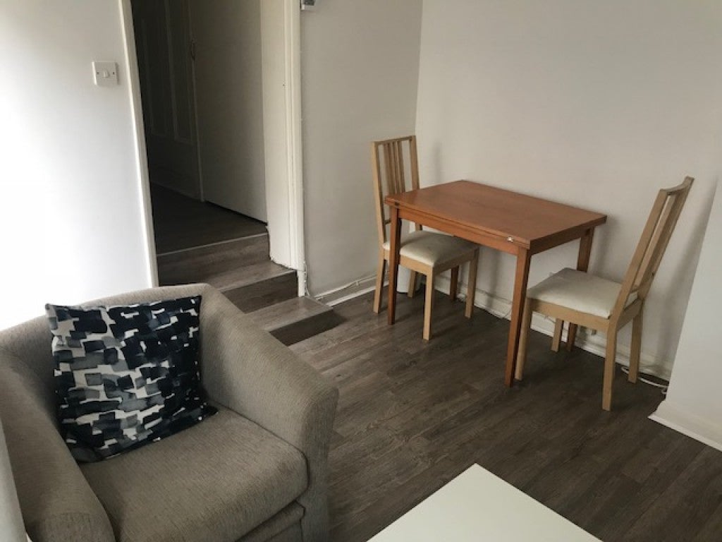 Flat Victoria Road in Greater London