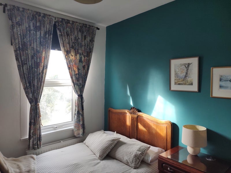 Room Ash Road in Greater London