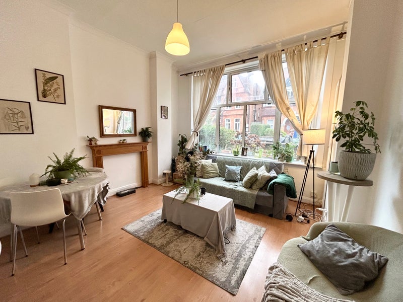 Flat Lymington Road in Greater London