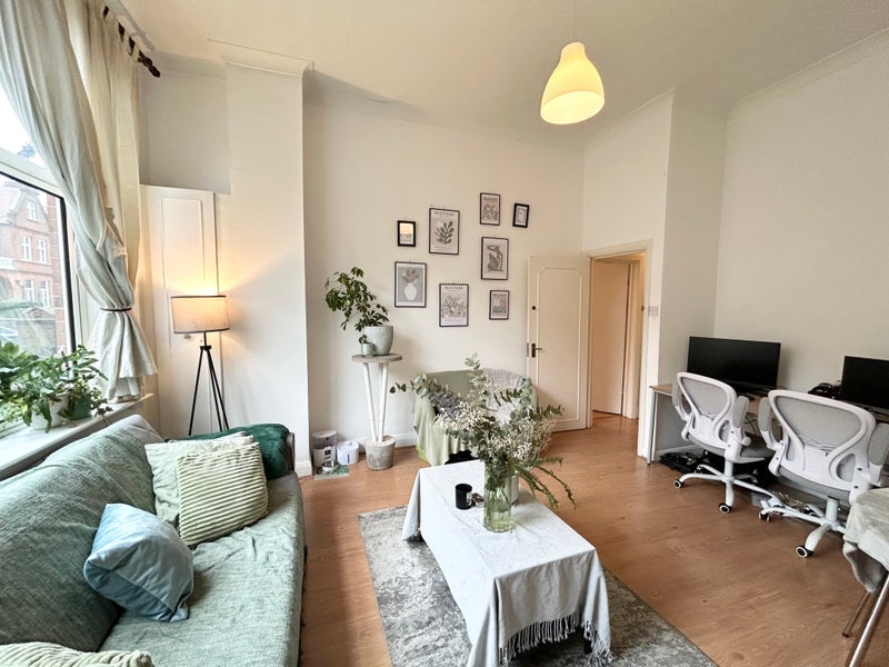 Flat Lymington Road in Greater London
