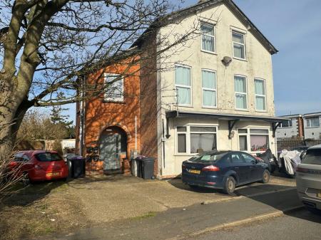 Flat South Crescent in East Lindsey