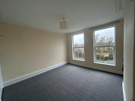 Flat South Crescent in East Lindsey