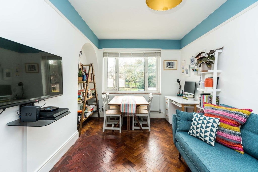 Flat Denmark Hill in Greater London
