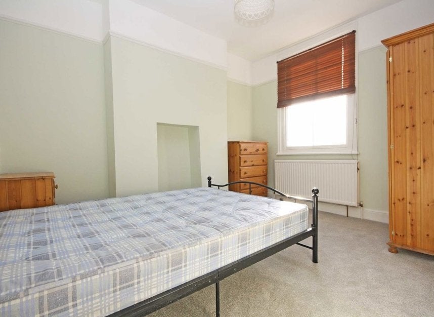 Flat Caxton Road in Greater London