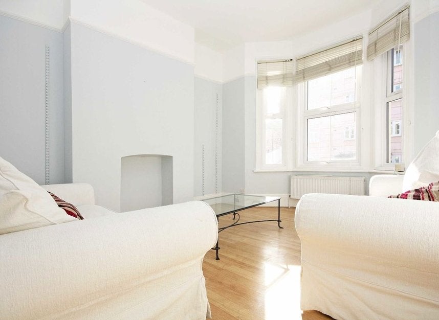 Flat Caxton Road in Greater London