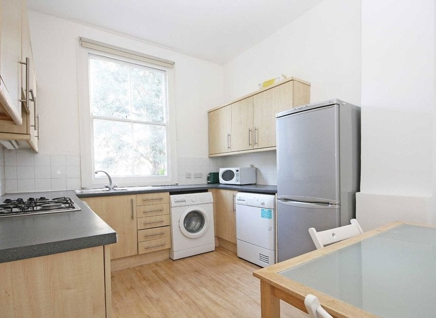 Flat Caxton Road in Greater London