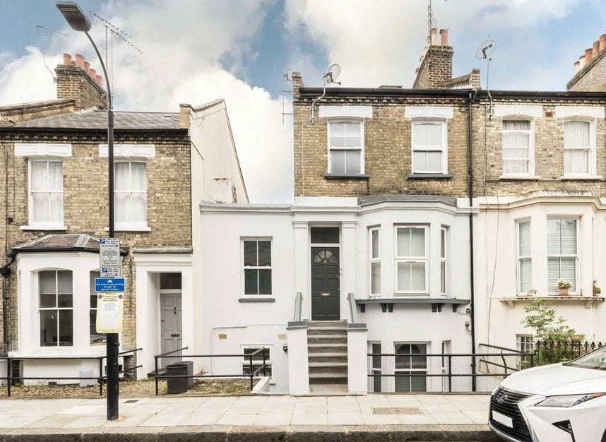 Flat Caxton Road in Greater London