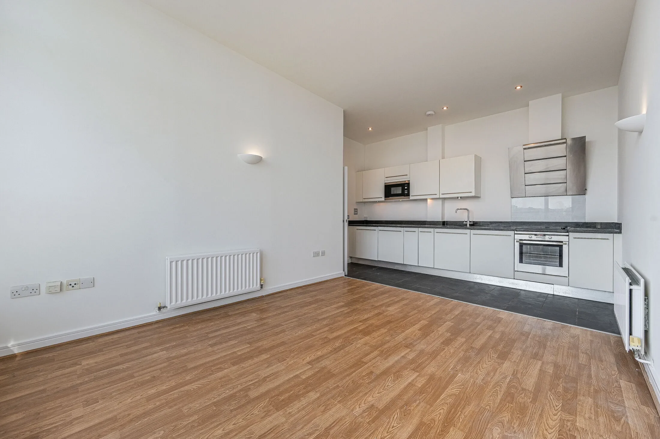 Flat Cadogan Road in Greater London