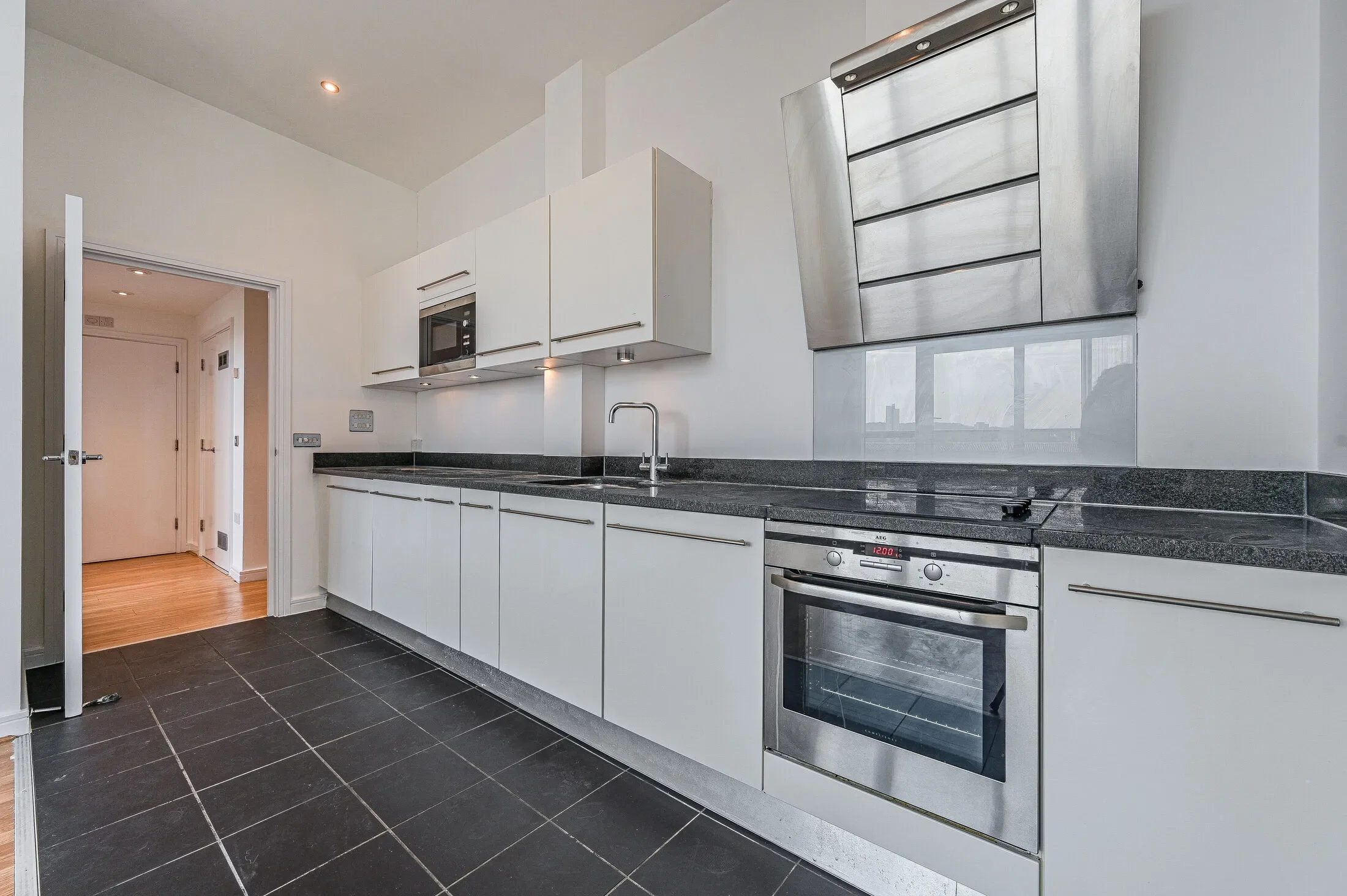 Flat Cadogan Road in Greater London