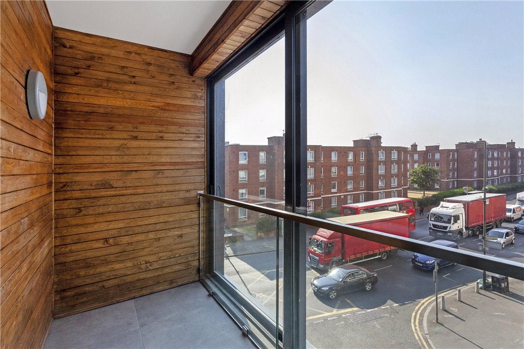 Flat Milner Road in Greater London