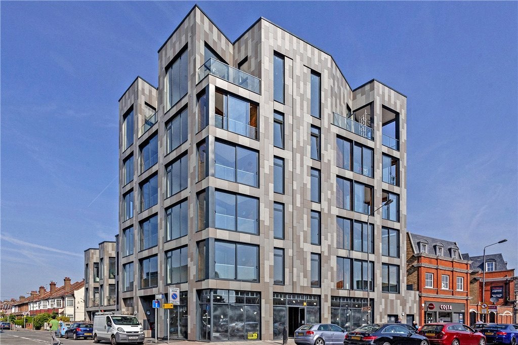Flat Milner Road in Greater London