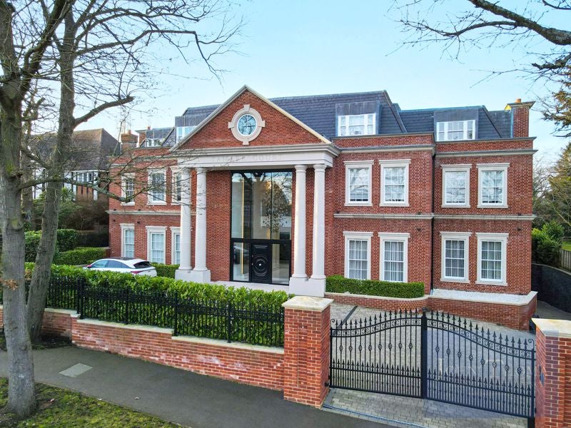Flat Stradbroke Drive in Epping Forest