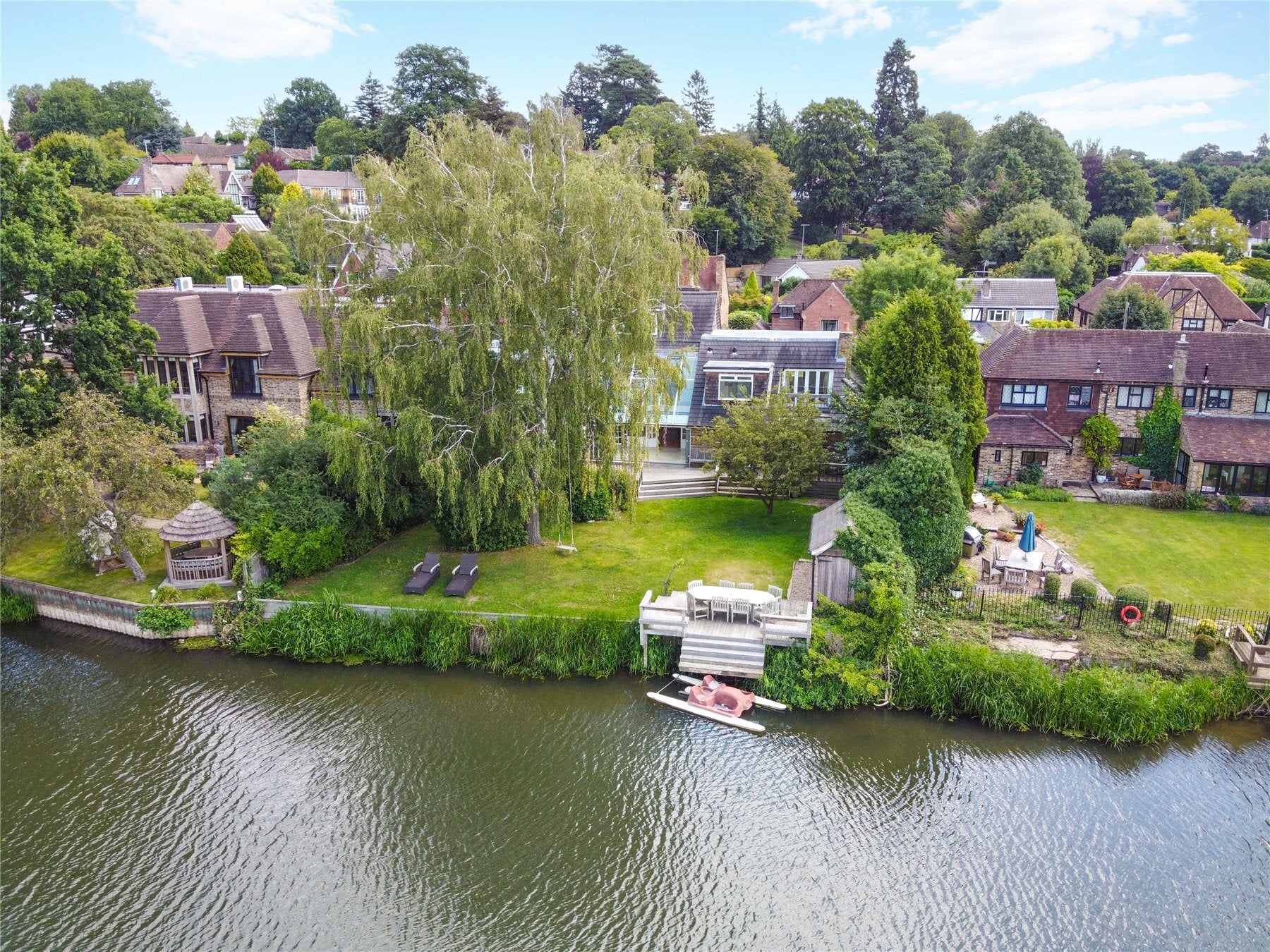 House Riverside Drive in Elmbridge