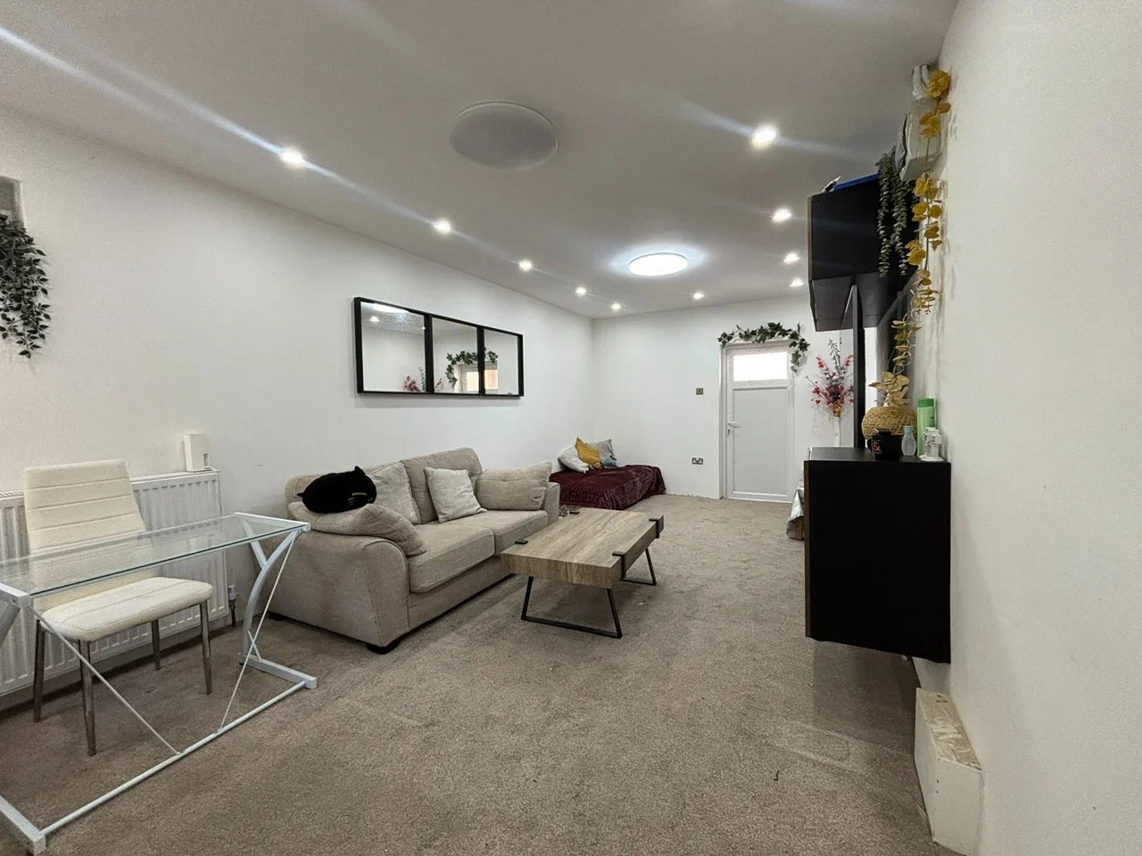 Room Stevens Road in London