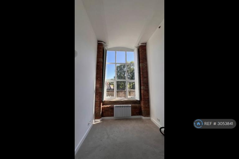Flat Clarence Terrace in Bollington
