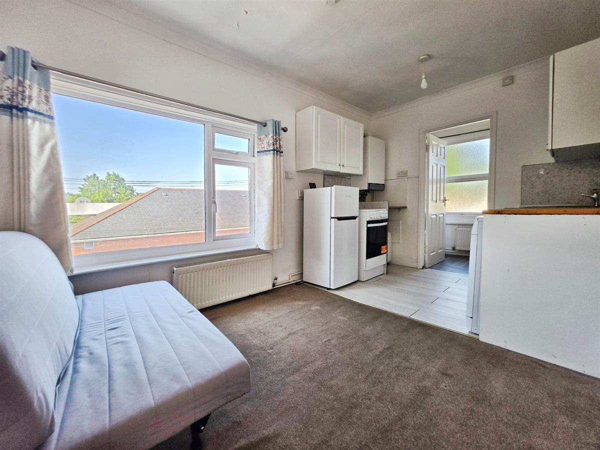 Flat Farnborough Road in Rushmoor