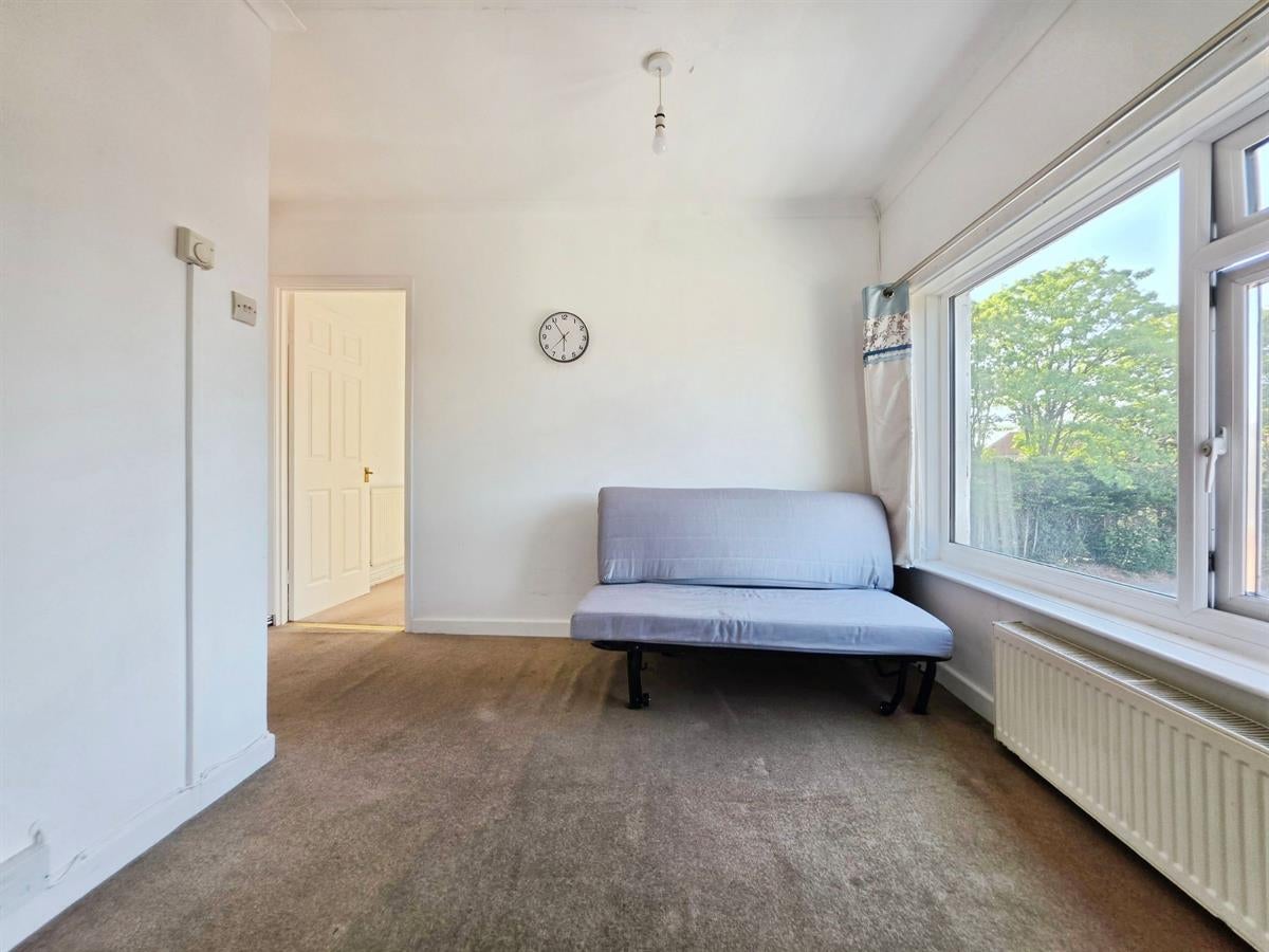 Flat Farnborough Road in Rushmoor