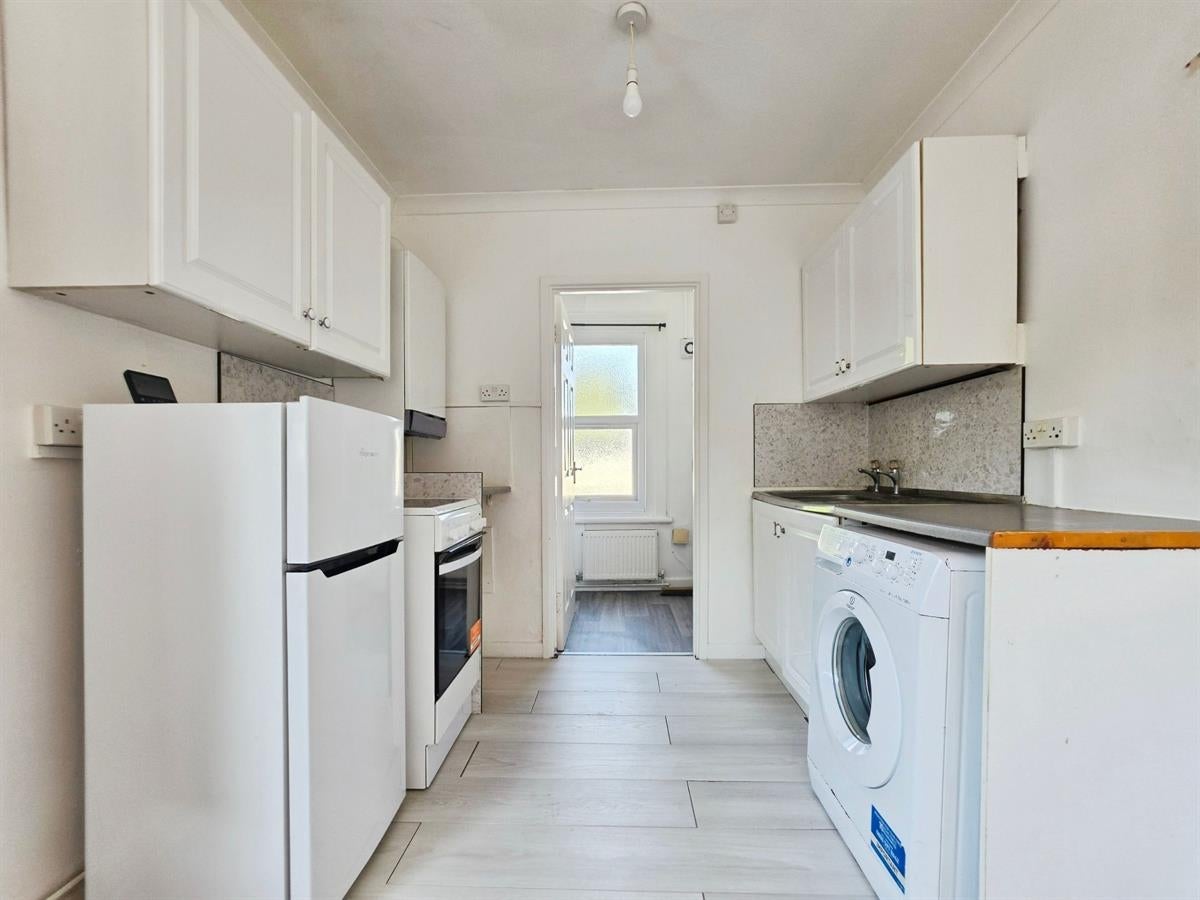 Flat Farnborough Road in Rushmoor