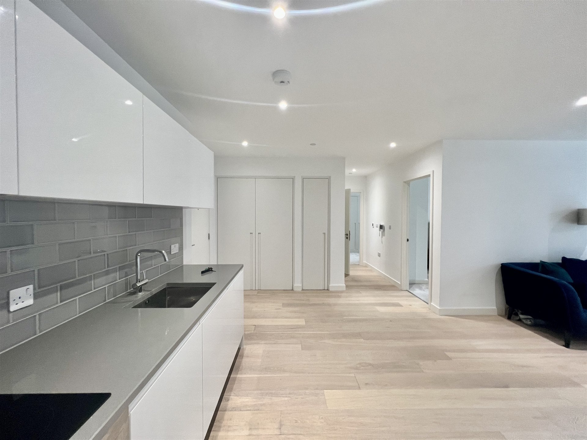 Flat Bonnet Street in Greater London