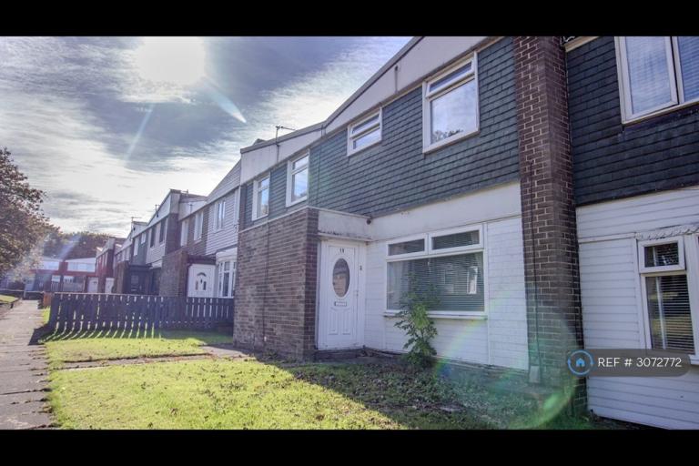 House Easedale Gardens in Birtley