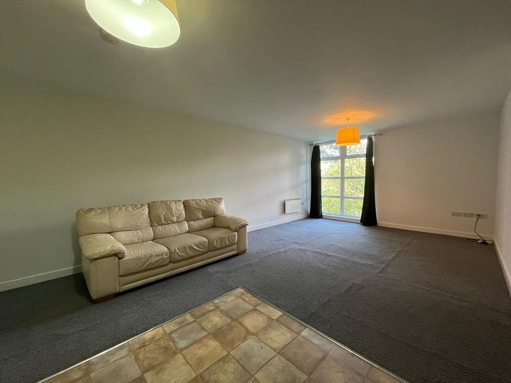 Flat Calderbeck Way in Manchester