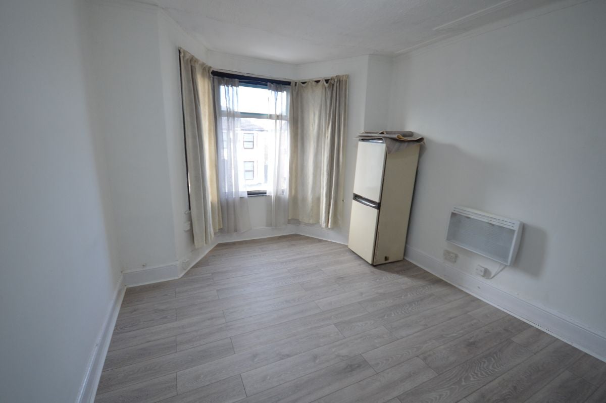 Flat Kingswood Road in London